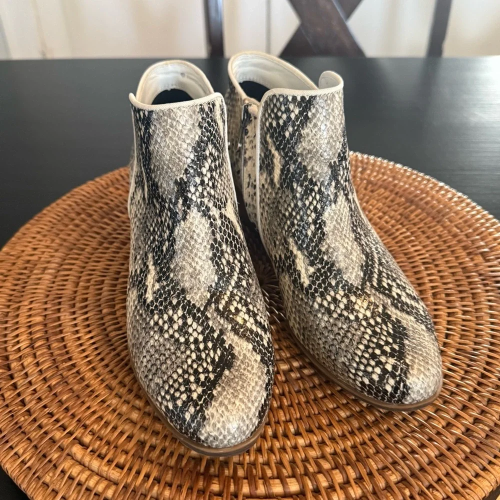 Blondo Black and White‎ Snakeskin Ankle Booties waterproof